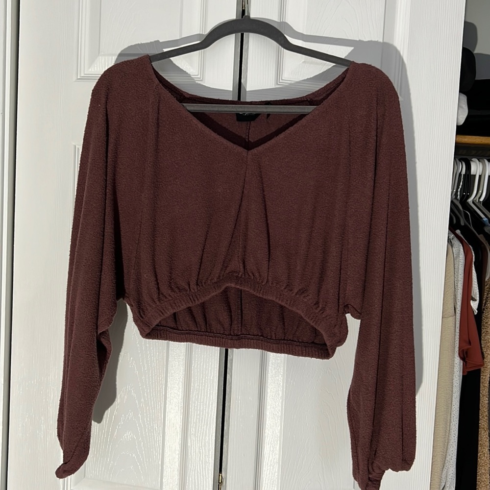 Maroon, very soft cropped long sleeve with elastic bottom. Size S